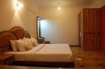 Sapphire Hotell Lonavala Exteriör bild