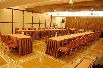 Sapphire Hotell Lonavala Exteriör bild
