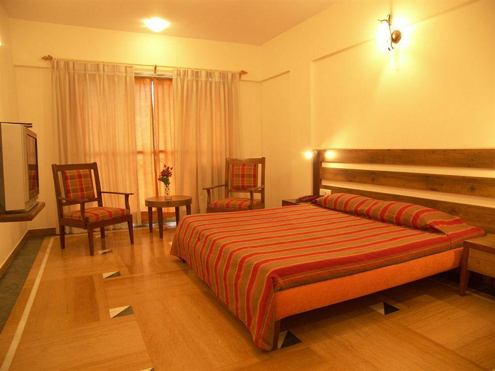Sapphire Hotell Lonavala Exteriör bild